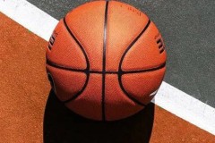 罗纳尔迪尼奥的转会风波：曼联的遗憾与巴萨的传奇开启