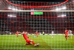 3-0！葡萄牙无解，拒绝爆冷，创59年纪录，稳进世界杯，C罗冲冠，金球有戏